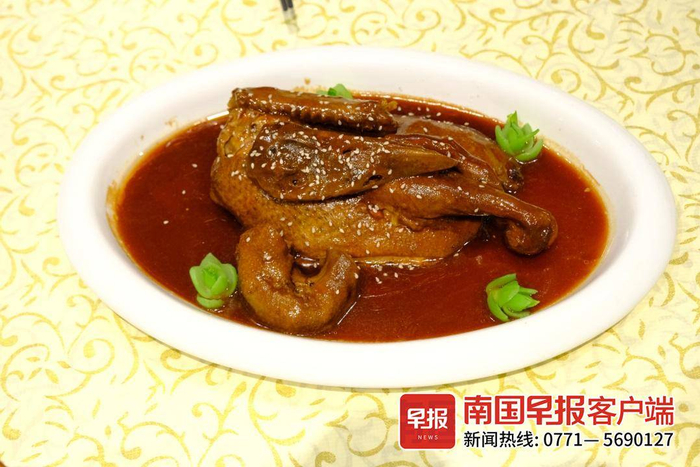 ▲陈皮花雕醉鸭。南国早报全媒体记者 尹世斌摄