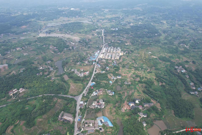 ▲威西盐矿卤水输出地长山镇 红星新闻记者 罗敏摄