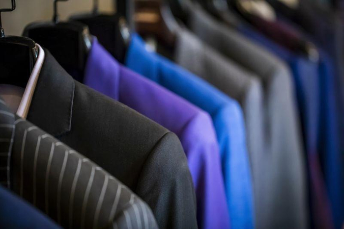 从近日男装品牌发布的上半年财报数据来看，九牧王、中国利郎等品牌一改往日的下滑状态，实现了业绩增长。（图片由摄图网提供）