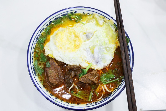 ▲图为河南拉面 以咖喱汤为主 摄影/朱冲