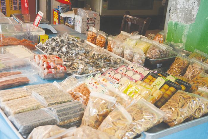     各式糕点琳琅满目    本报记者凌剑伊 摄