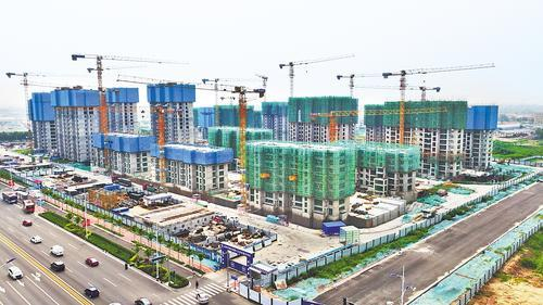     8月24日拍摄的沧州市运河区大王庄安置区建设现场。 河北日报通讯员 杨 洋摄