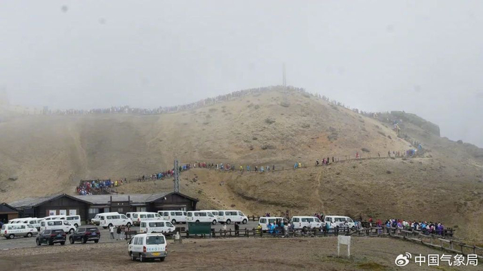 长白山天池游客 