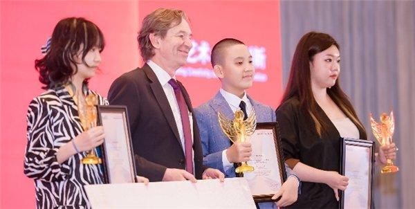 李秉宸等三名青年荣获2023福布斯中国·青少年艺术家100大赛金奖