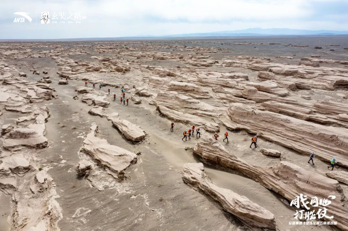 走过戈壁雅丹地貌