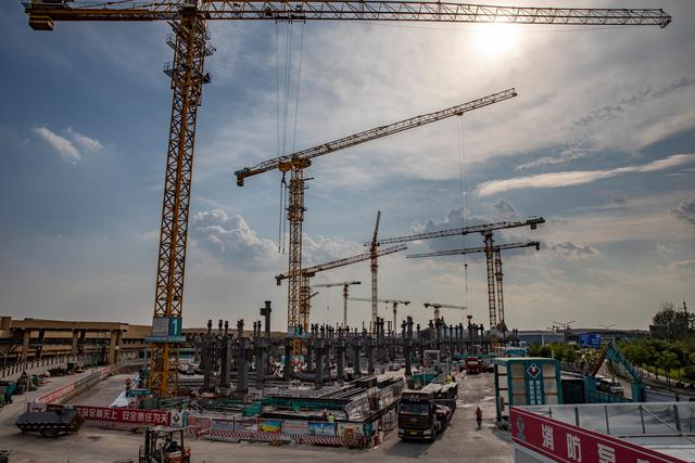 张家湾车辆段的结构转换夹层内被打造成停车场，等到商业项目建成后，停车场也将向公众开放。新京报记者 王远征 摄