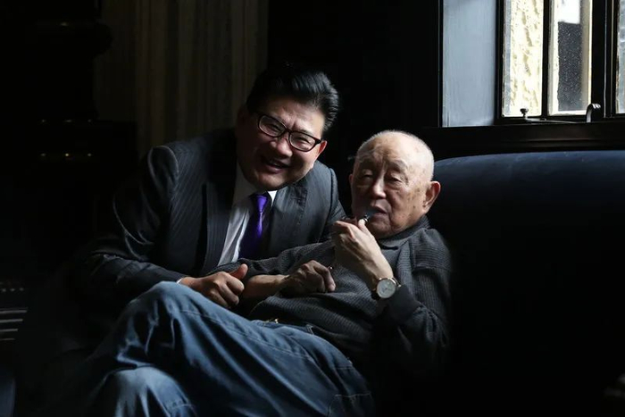 曹可凡采访黄永玉