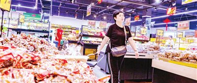 津南区八里台镇的昱湖苑菜市场。