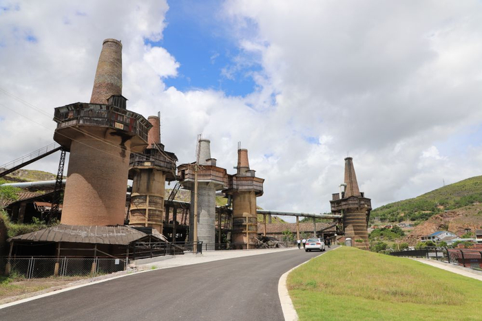 　　图为浙江省温州市苍南县矾山镇境内的煅烧炉群。新华社记者张晓洁 摄