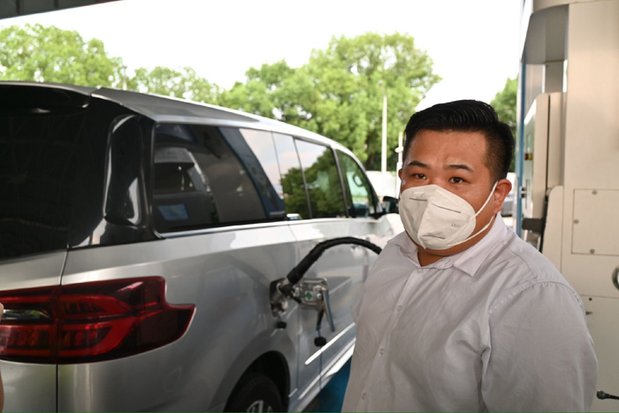 车辆正在加氢。