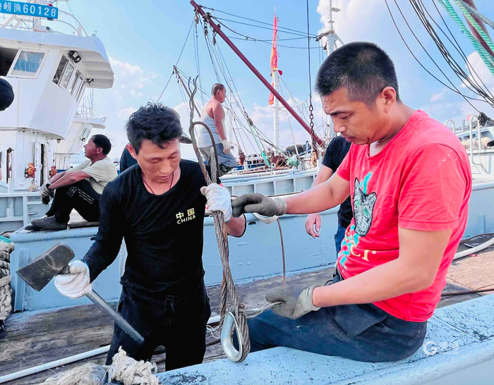 船员们做最后的准备。