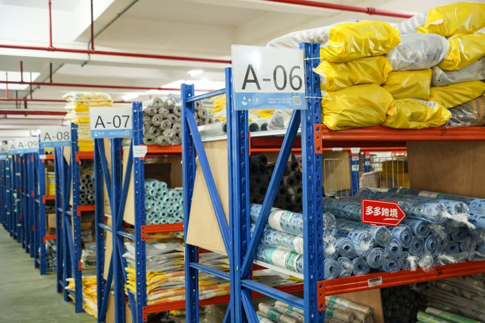 目前，多多跨境每天出口包裹30万个以上，日均货重达500吨左右/图源：胡泽强摄