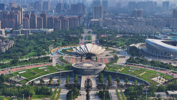 7月22日拍摄的河北省唐山市南湖附近城市景观。新华社记者 朱旭东摄