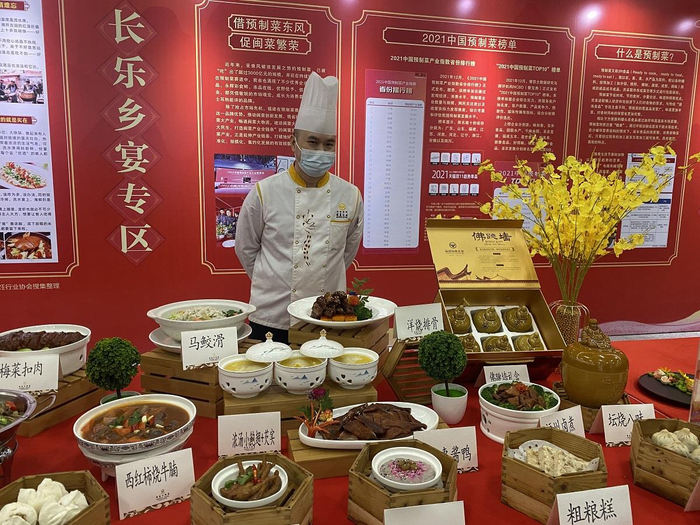 福州市长乐区展示乡宴中的闽菜。张文章/摄