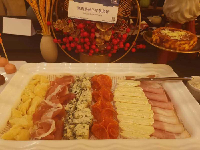 奶酪配下午茶，成为沪上年轻人消费新时尚。