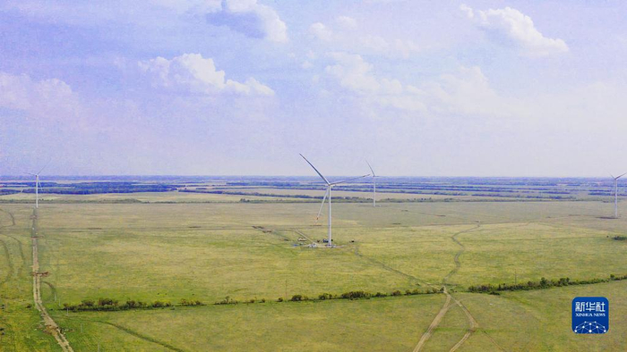 哈萨克斯坦科斯塔奈州50兆瓦风电项目（2022年2月25日摄）。新华社发