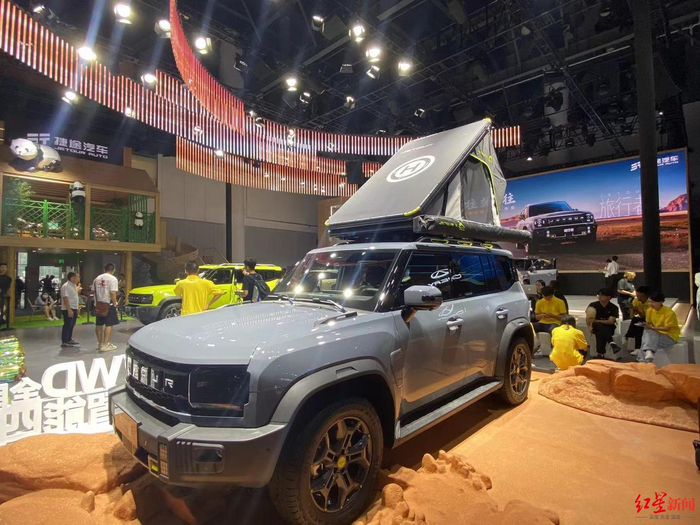 ▲成都国际车展上，一些车企推出适配露营的改装