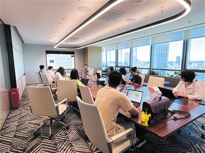 8月22日，李岑岩在为企业做合规培训。受访者供图