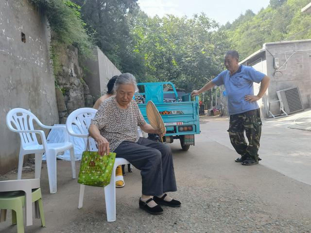 9月1日，道路打通后，王玉荣又回到了村里。新京报记者 周怀宗 摄