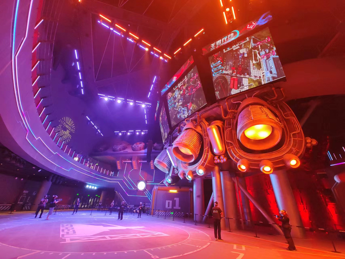 大空间VR竞技项目展示。劳动报记者陆燕婷 摄影