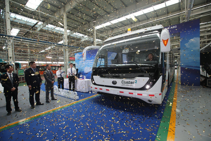 9月4日，中国出口沙特阿拉伯87辆机场摆渡车发运仪式在河南郑州举行（受访对象供图）。