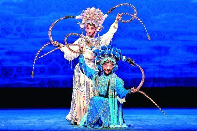 经典川剧《白蛇传·下凡收青》剧照。四川川剧院供图