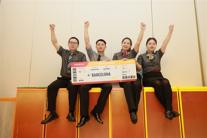 从左往右依次为:常金祥、肖伟、樊晓庆和王芳。图片由麦当劳上海提供  