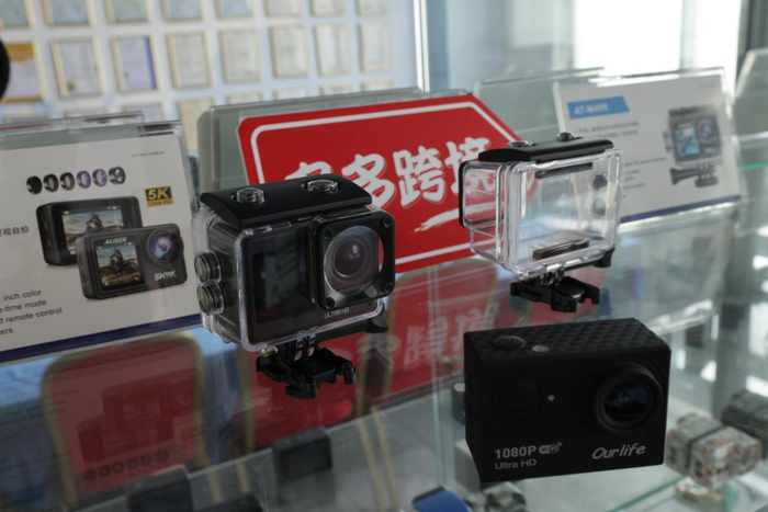 在多多跨境平台，李光喜店铺的相机类产品日销达到数千单。（摄影 鲁力）