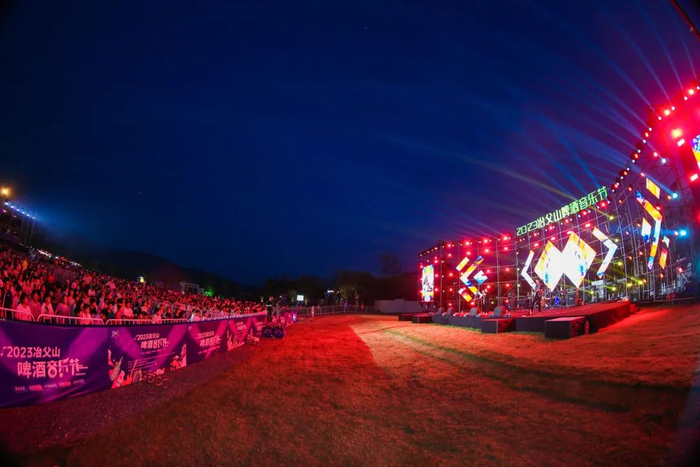 冶父草原啤酒音乐节现场