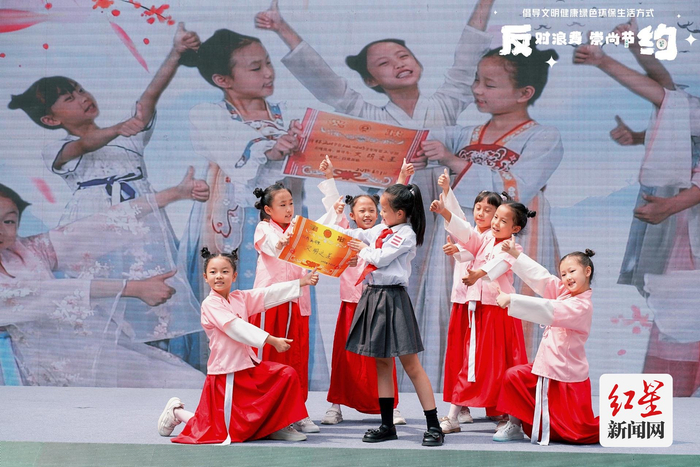 天府三中附小原创童谣《小餐桌 大文明》