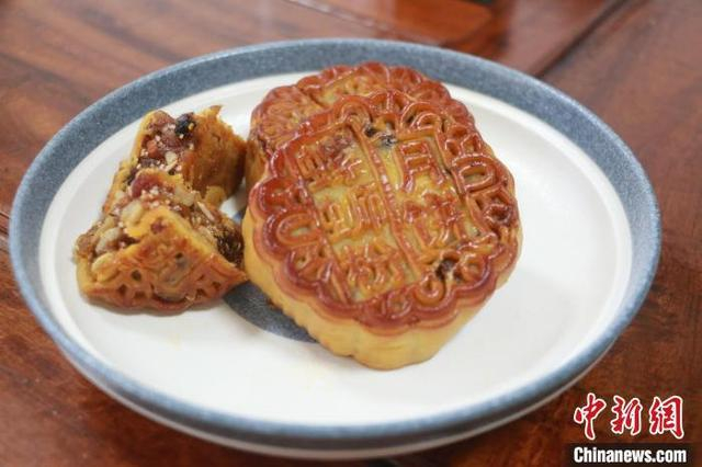 图为螺蛳粉月饼。林馨 摄