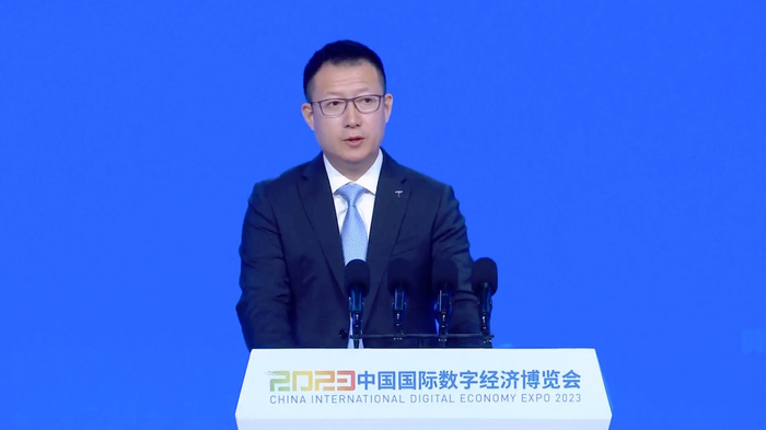 图为王昊在2023中国国际数字经济博览会主旨论坛上进行主题分享。（受访者提供）