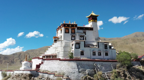 （西藏历史上第一座宫殿“雍布拉康”）