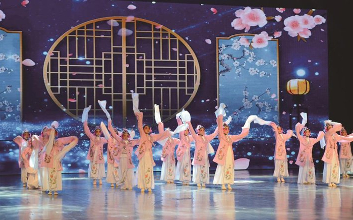 9月7日，我市庆祝第39个教师节暨2023年中小学美育教育成果展演活动在承德大剧院举行。和合承德网记者 孟瑶 摄