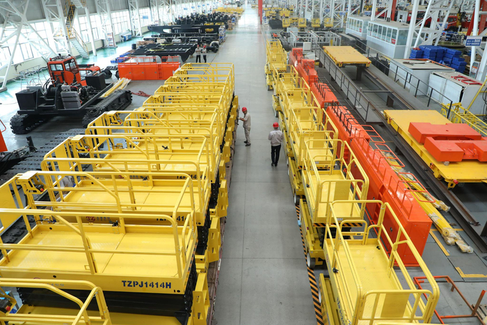 太重集团生产的剪叉式高空作业平台。