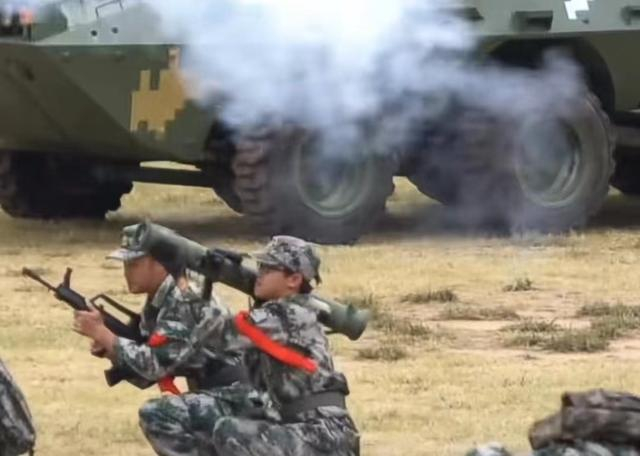 ▲桂林电子科技大学超燃军训现场。图/社交媒体平台截图