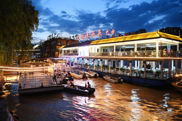 　　这是7月19日拍摄的兰州港码头。新华社记者 范培珅 摄