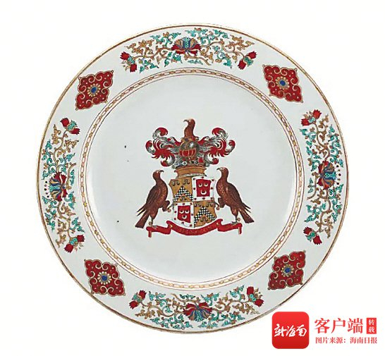 资料图：广彩徽章纹盘。