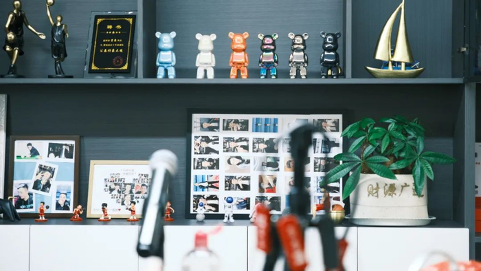 子豪的办公室，他有时候就坐在这里直播。狮子坐/摄