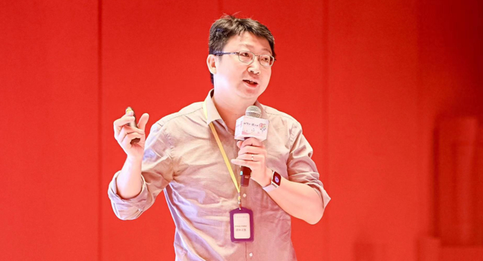 北京新阳光慈善基金会创始人及秘书长刘正琛发言