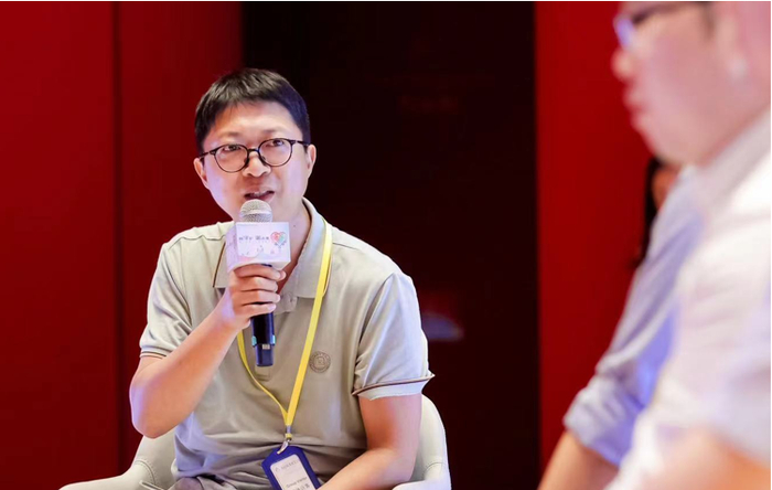 广州市红棉肿瘤和罕见病公益基金会副理事长、淋巴瘤之家创始人顾洪飞发言