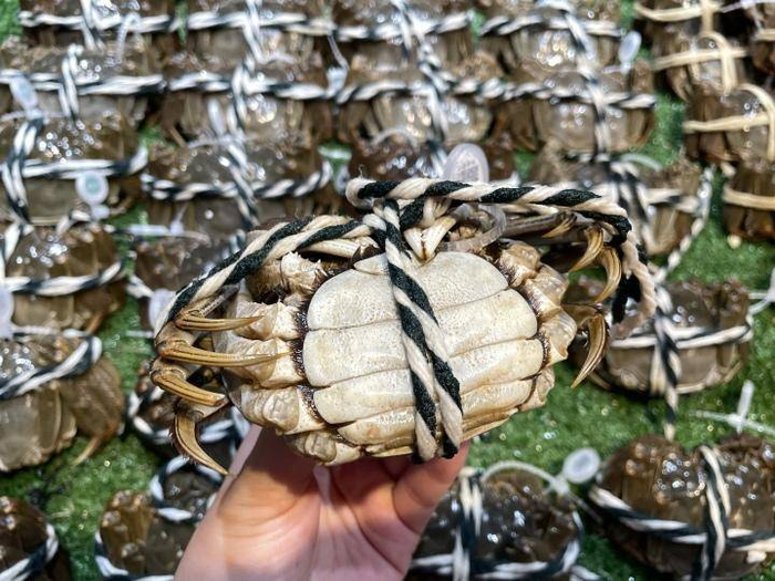 盒马鲜生的大闸蟹。记者 徐婷 摄