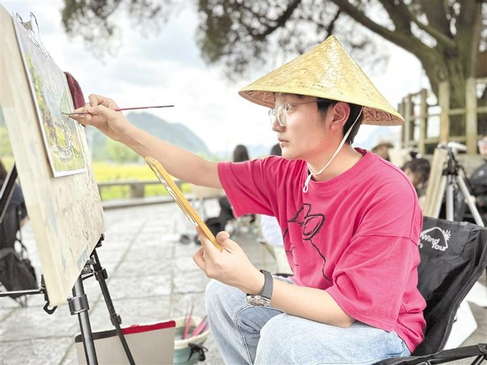     重庆研学学生在鲍家屯写生。  通讯员 陈子言 刘国梦 摄