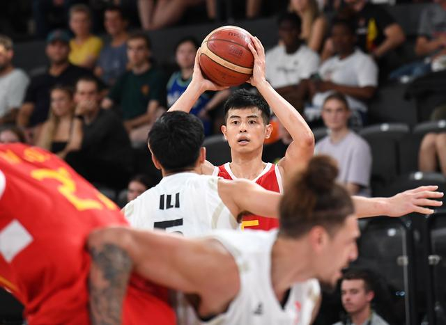 落选世界杯阵容有遗憾，但方硕更愿意往前看，力争为首钢取得突破。  图/新华社