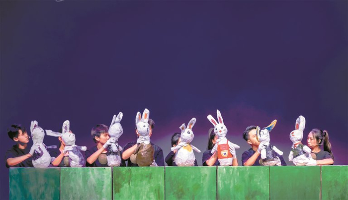 深大学子演绎《偶椰兔1：跳》。 本版图片均由受访单位提供