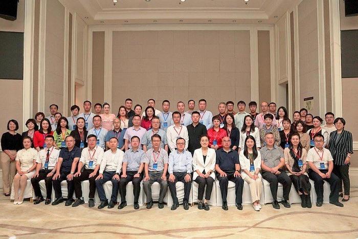 中国航空运输协会教育培训和文化分会第二届会员大会第一次全体会议 参会代表合影留念