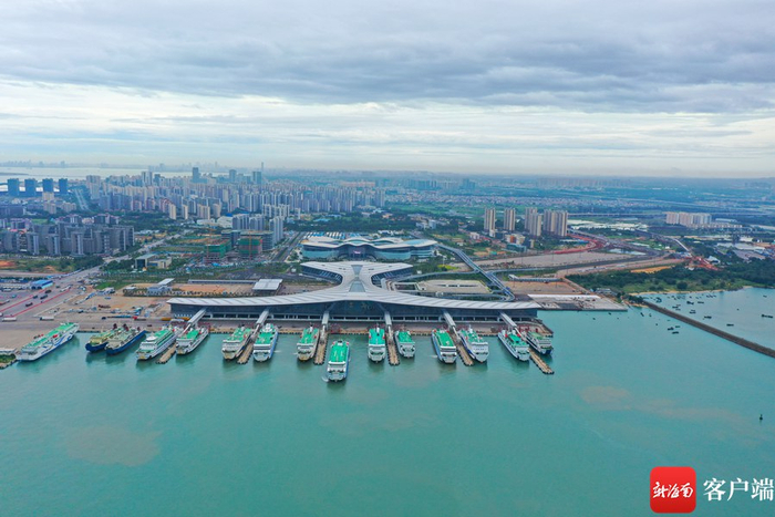 　　航拍镜头下的海口新海港综合交通枢纽站项目。 记者 汪承贤 摄
