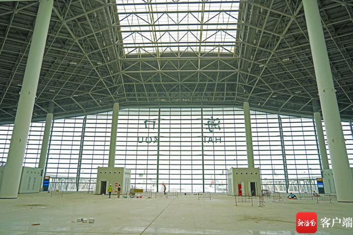 　　海口新海港综合交通枢纽站候船室。 记者 汪承贤 摄