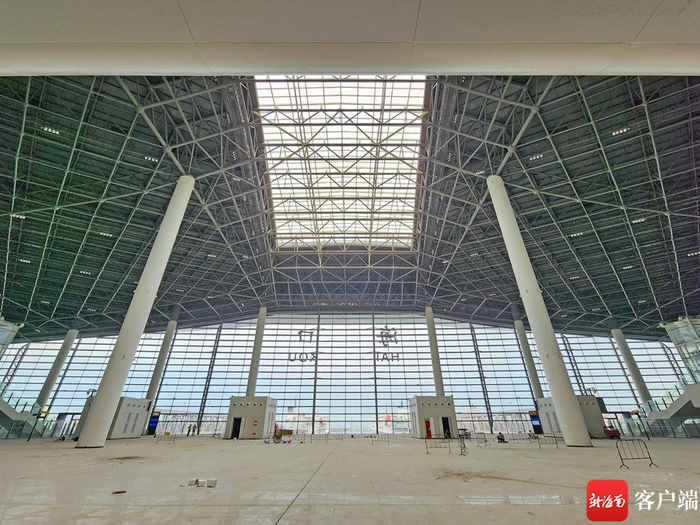 　　海口新海港综合交通枢纽站候船室。 记者 汪承贤 摄