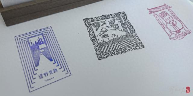 逗好文创在今年上海书展提供的三枚章 施晨露 摄